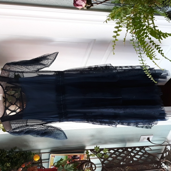 Dress - Picture 8 of 9